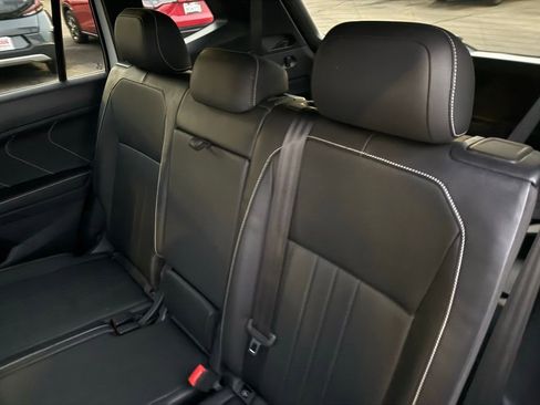 Used 2023 Volkswagen Tiguan SE R-Line image 11