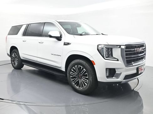 Used 2022 GMC Yukon XL SLT w/ SLT Premium Package AWD/4WD image 5