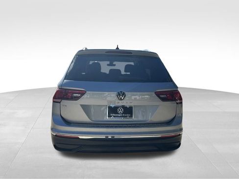 Used 2022 Volkswagen Tiguan SE image 4