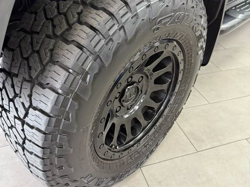 Used 2017 Toyota Tacoma SR image 30