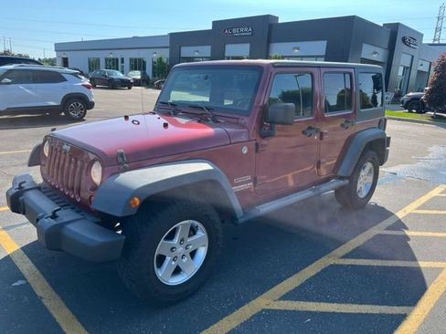 Used 2012 Jeep Wrangler Unlimited Sport AWD/4WD image 3