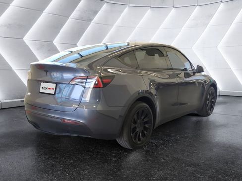 Used 2023 Tesla Model Y Long Range AWD/4WD image 4