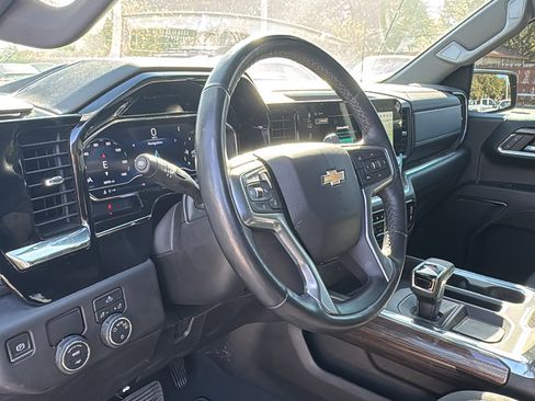Used 2023 Chevrolet Silverado 1500 LT image 10
