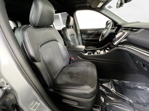 Used 2023 Jeep Grand Cherokee Altitude image 26