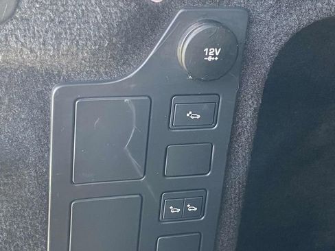 Used 2018 Land Rover Discovery HSE image 15