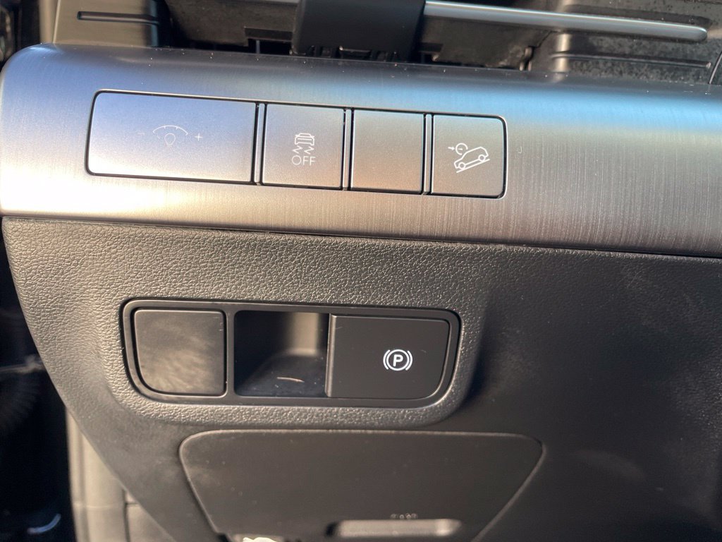 Used 2024 Hyundai Kona SEL w/ Convenience Package FWD image 17