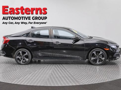 Used 2017 Honda Civic Touring image 4