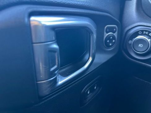 Used 2018 Jeep Wrangler Unlimited Sahara AWD/4WD image 20