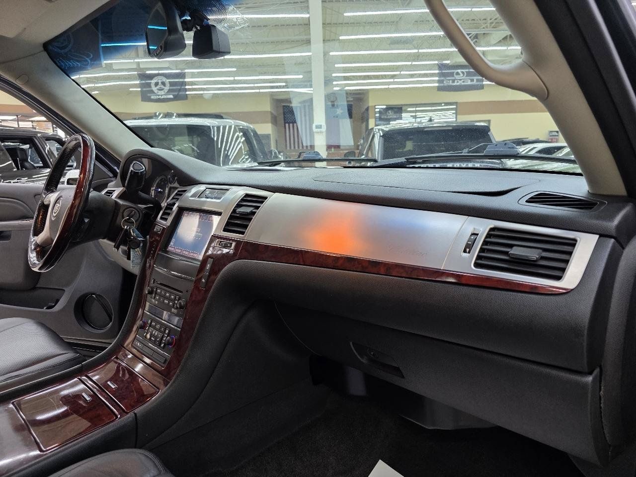 Used 2012 Cadillac Escalade Luxury RWD image 22