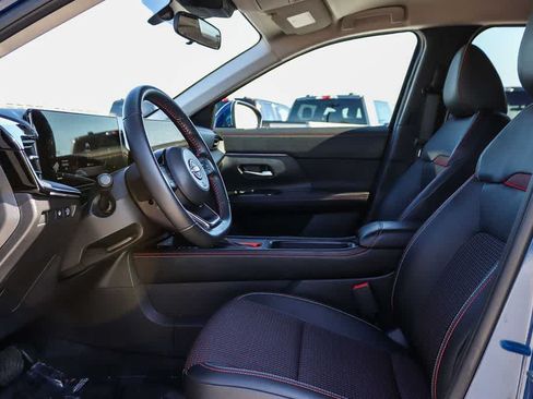 Used 2025 Nissan Kicks SR FWD image 17