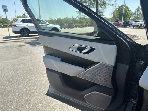 Used 2022 Land Rover Range Rover Velar S AWD/4WD image 14