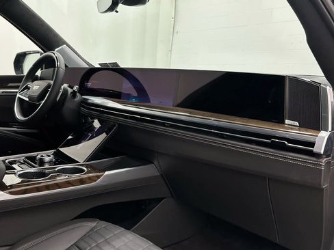 Used 2026 Cadillac Escalade Platinum Sport w/ LPO, ONYX Package AWD/4WD image 18