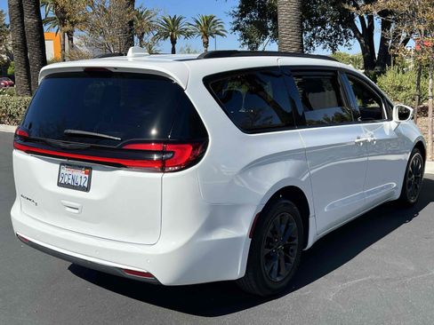 Used 2021 Chrysler Pacifica Touring w/ S Appearance Package image 16