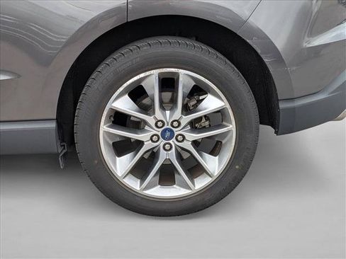 Used 2018 Ford Edge Titanium w/ Technology Package FWD image 21