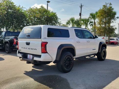 Used 2025 Toyota Tacoma SR5 AWD/4WD image 4