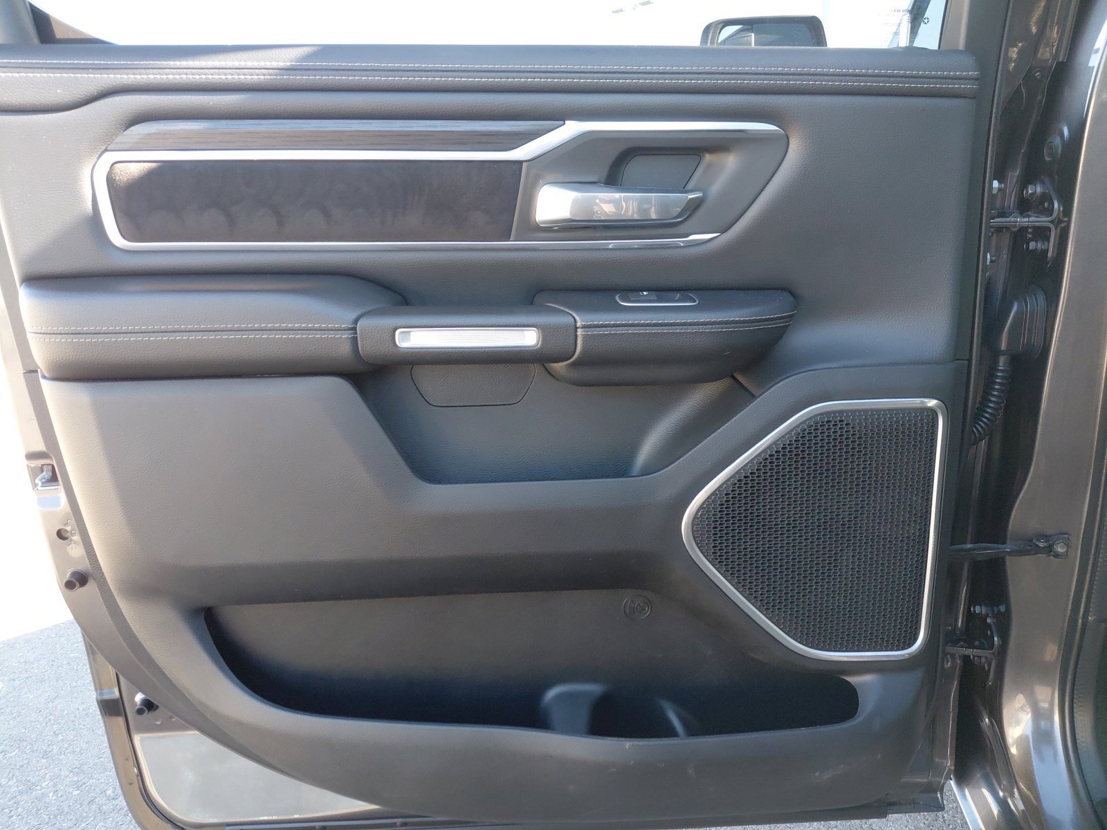 Used 2023 RAM 1500 Laramie AWD/4WD image 23