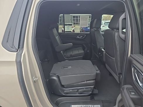 Used 2021 Chevrolet Suburban Z71 w/ Luxury Package image 7