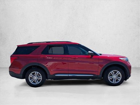 Used 2022 Ford Explorer XLT w/ Class IV Trailer Tow Package AWD/4WD image 5