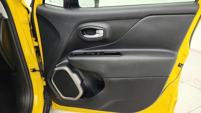 Used 2023 Jeep Renegade Latitude AWD/4WD image 29