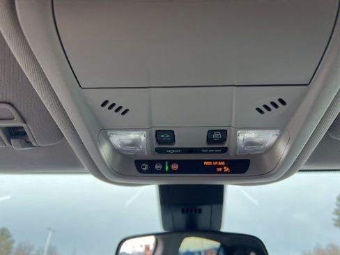 Used 2023 Chevrolet Equinox LT image 24