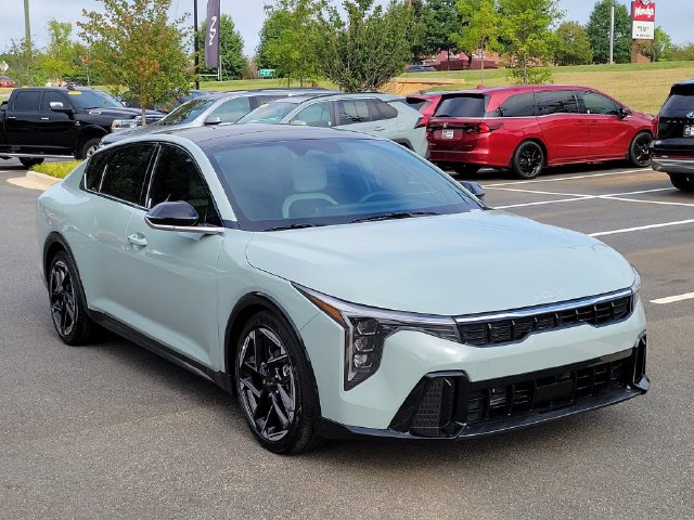 New 2026 Kia K4 GT-Line w/ GT-Line Premium Package FWD image 3