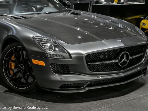 Used 2015 Mercedes-Benz SLS AMG GT Final Edition image 2