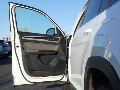 Used 2022 Volkswagen Atlas SE image 25