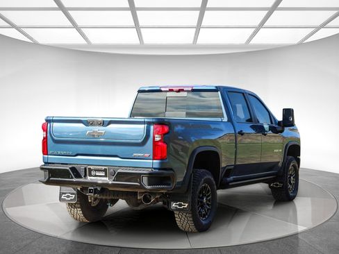 Used 2024 Chevrolet Silverado 2500 ZR2 w/ Technology Package image 4