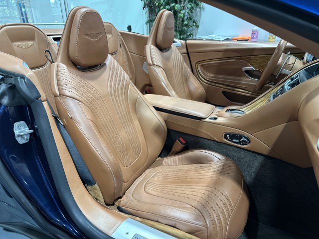 Used 2019 Aston Martin DB11 Volante RWD image 65