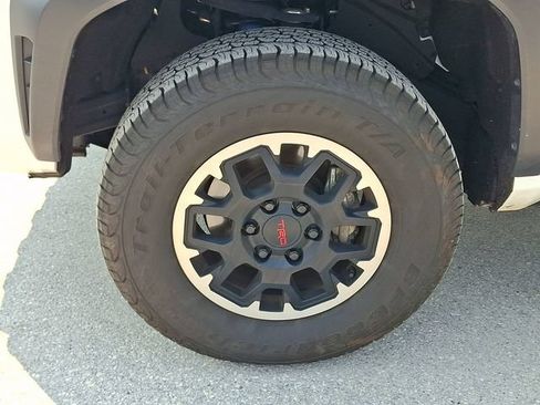 Used 2024 Toyota Tacoma TRD Off-Road w/ TRD Off Road Upgrade Package AWD/4WD image 28