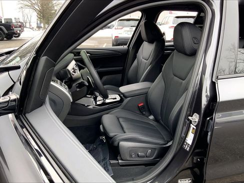 Used 2024 BMW X3 M40i w/ Premium Package image 8