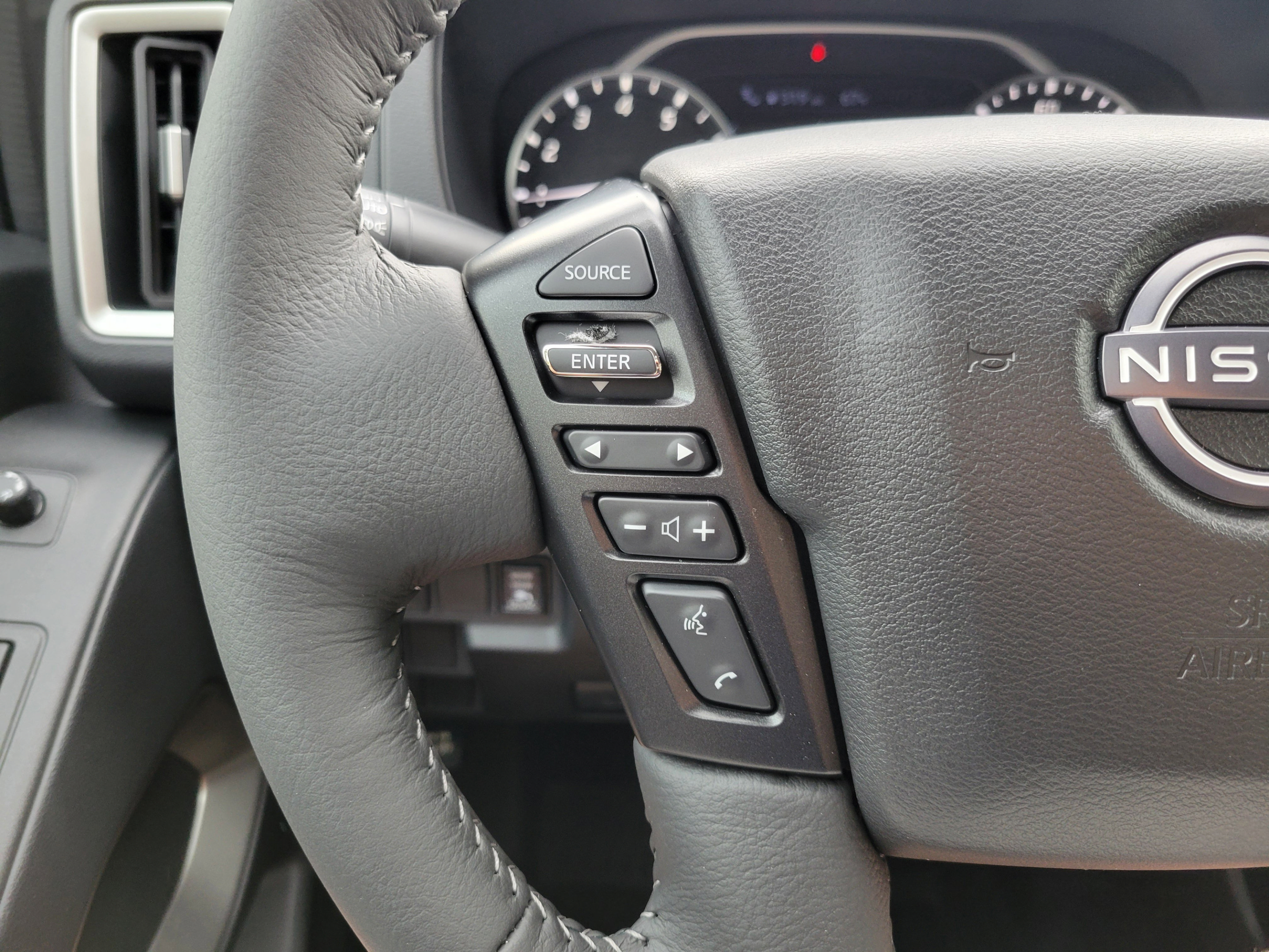 Used 2026 Nissan Frontier SV w/ SV Convenience Package RWD image 16