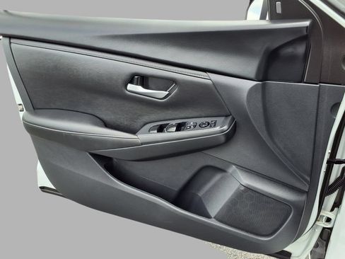 Used 2024 Nissan Sentra SV FWD image 18