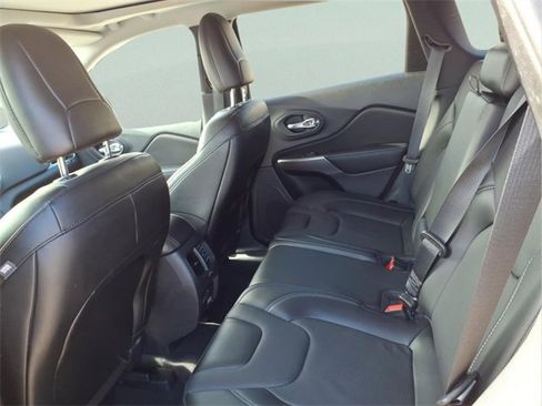 Used 2022 Jeep Cherokee Limited image 8