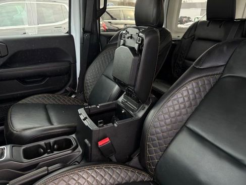 Used 2023 Jeep Wrangler Altitude image 32