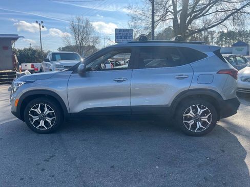 Used 2022 Kia Seltos EX image 10
