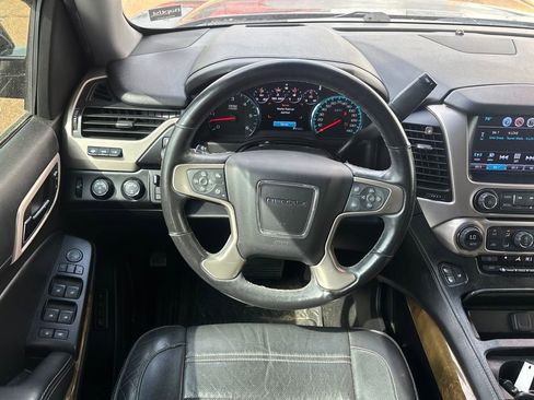 Used 2017 GMC Yukon Denali image 4