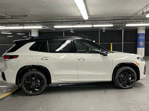 New 2026 Volkswagen Tiguan SE R-Line AWD/4WD image 40