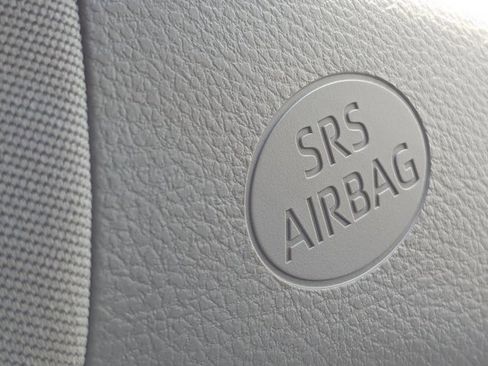 Used 2020 Toyota Camry SE image 10