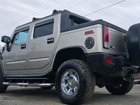 Used 2005 HUMMER H2 SUT w/ Preferred Equipment Group image 4