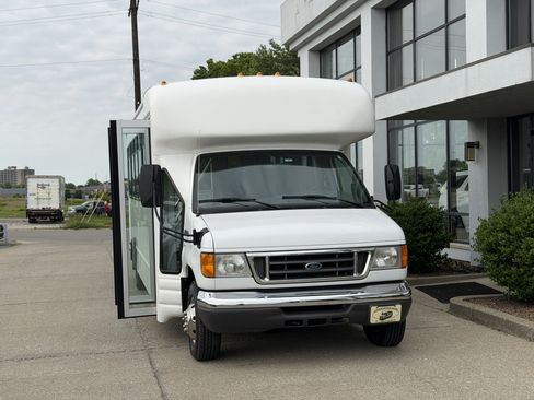 Used 2006 Ford E-450 and Econoline 450 RWD image 12