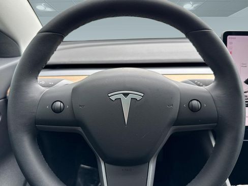 Used 2020 Tesla Model 3 Standard Range RWD image 16