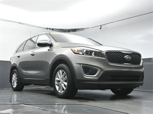 Used 2018 Kia Sorento L image 31