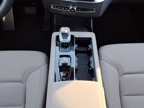 New 2026 Volvo XC90 B6 Core w/ Protection Package AWD/4WD image 19