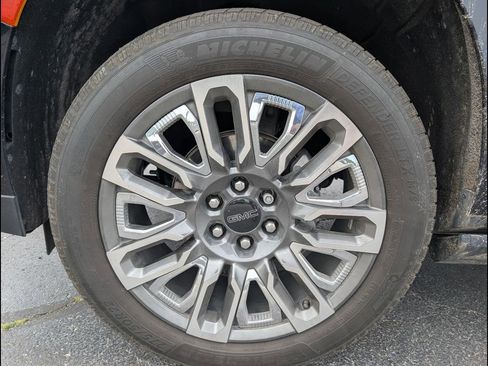 Used 2023 GMC Yukon Denali Ultimate AWD/4WD image 12