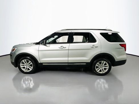 Used 2019 Ford Explorer XLT w/ Equipment Group 202A image 5