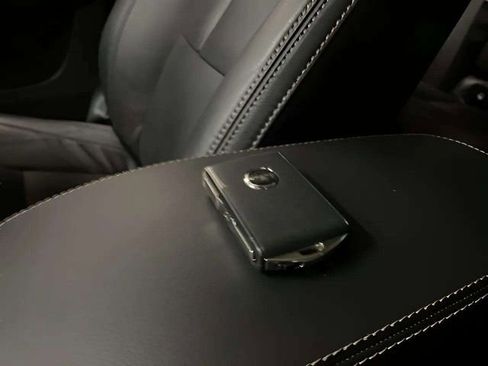 Used 2025 Volvo XC40 B5 Plus image 90