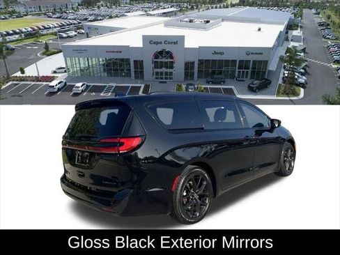 Certified 2026 Chrysler Pacifica Limited w/ S Appearance Package FWD image 5