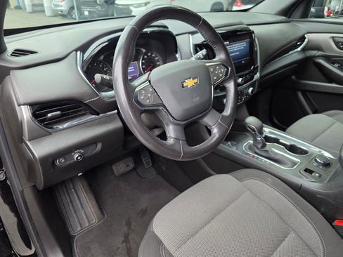 Used 2022 Chevrolet Traverse LT image 18