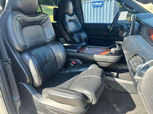 Used 2019 Lincoln Navigator Reserve AWD/4WD image 12
